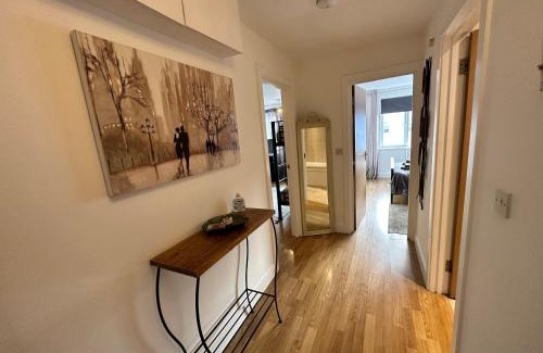 South Bermondsey Apartment | 1 stop to London Bridge