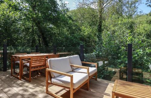 Looe House | 1 Streamside