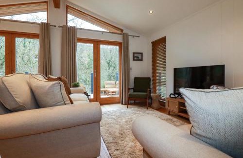 Looe House | 1 Streamside