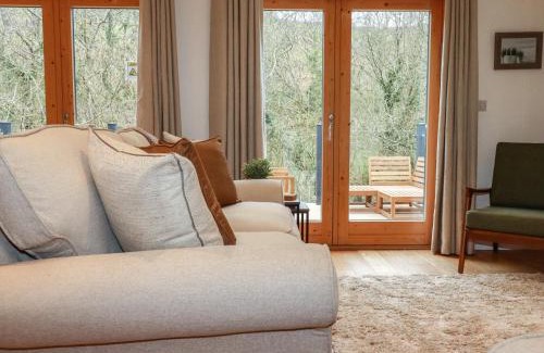 Looe House | 1 Streamside