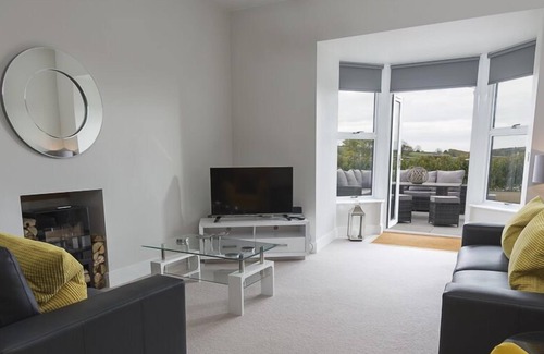 Bugford Cottage | 1 THE MANOR HOUSE, HILLFIELD VILLAGE, family friendly in Dartmouth