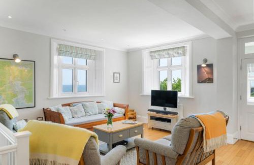 Torpoint Apartment | 1 The Old Signal House, Penlee Point