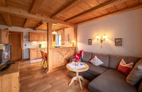 Ruhpolding Apartment | 1 vacation apartment 43sqm, balcony, kitchenette, 1 bedroom, 1 bed-sitting room, WLAN