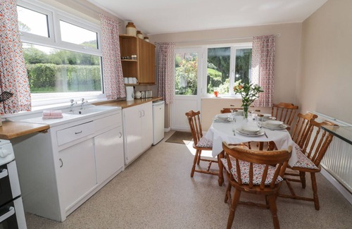 Stonehouse Cottage | 1 WESTCROFT COTTAGE, family friendly, with a garden in King's Stanley
