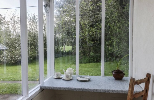 Stonehouse Cottage | 1 WESTCROFT COTTAGE, family friendly, with a garden in King's Stanley
