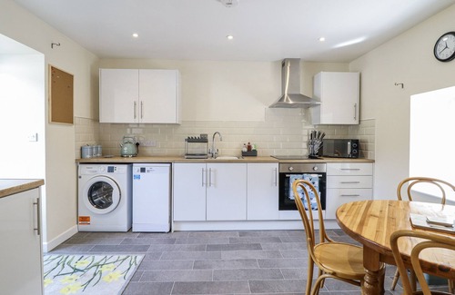 Llandinam Cottage | 1 Y LLEW, romantic, with a garden in Caersws