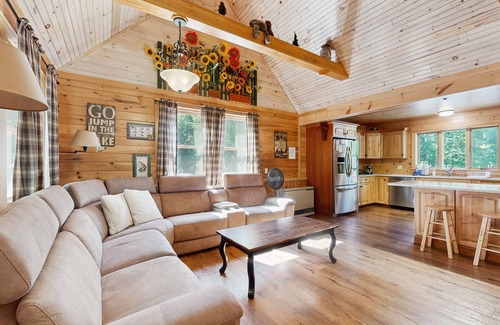 Greenville House | 10-acre waterfront hideaway with kayak, private dock on Prong Pond & firepit