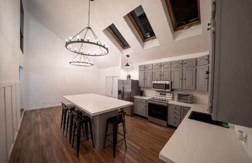 Swan Lake House | 10 Acres of Private Woodlands…where happy happens. n