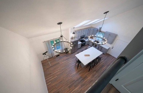 Swan Lake House | 10 Acres of Private Woodlands…where happy happens. n