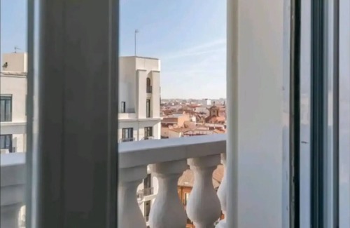 Palacio Apartment | 10 apartment in gran vía with two balconies and views