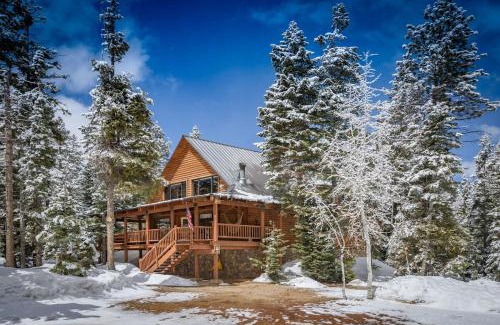 Duck Creek Village Ski Chalet | 10 Bed Luxurious Spa Cabin