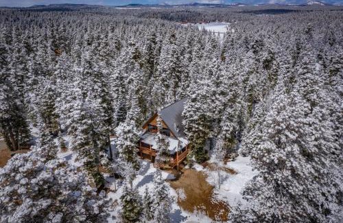 Duck Creek Village Ski Chalet | 10 Bed Luxurious Spa Cabin