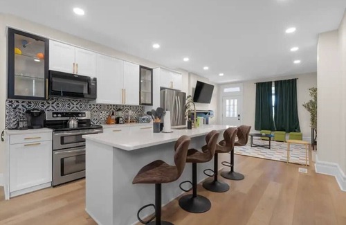 Glen Echo House | 10-Bedroom Escape with Fenced Yard and Games