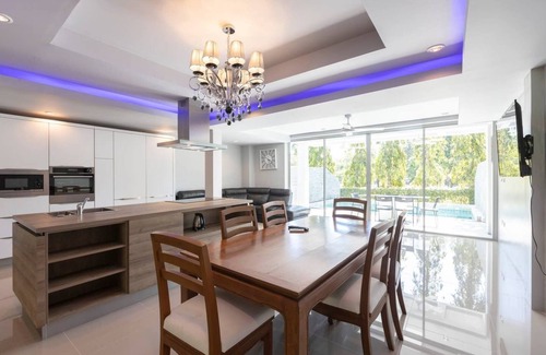 Kathu House | 10 bedroom, for 28 guests, 2 private pools only 7 Kms to Patong beach