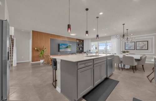 Four Corners House | 10 Bedrooms/8 Bathrooms/Windsor Cay (16212SM)
