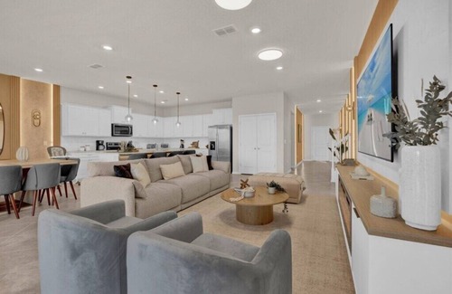 Four Corners House | 10 Bedrooms/8 Bathrooms/Windsor Cay (15981CC)