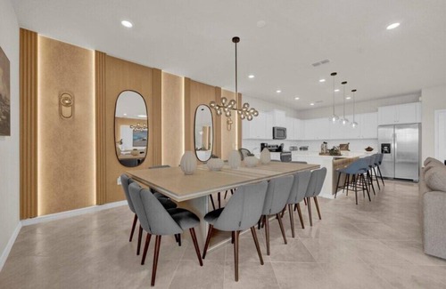 Four Corners House | 10 Bedrooms/8 Bathrooms/Windsor Cay (15981CC)