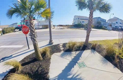 Cherry Grove Beach Apartment | 10 Cherry Bay - Robert Zuehl