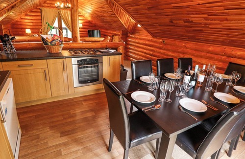 Tattershall Cottage | 10 DUCK LAGOON, pet friendly, with hot tub in Tattershall