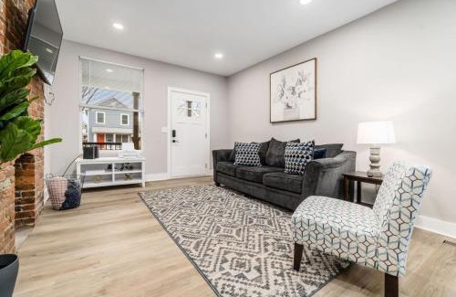 Livingston Park House | 10 Entire Home Private Parking Fenced Yard