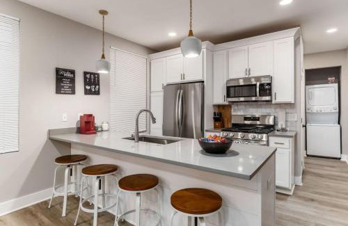 Livingston Park House | 10 Entire Home Private Parking Fenced Yard