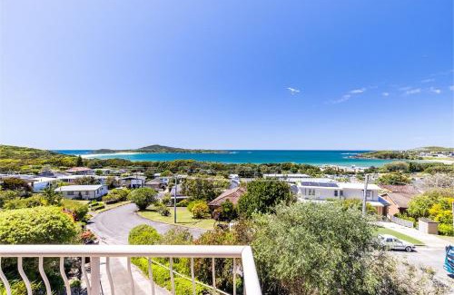 Fingal Bay House | 10 Garuwa Street - Fabulous Fingal Bay water views