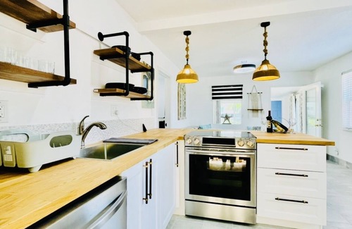 Croissant Park Cottage | 10% Gorgeous Cottage close to Downtown & Fort Lauderdale beach