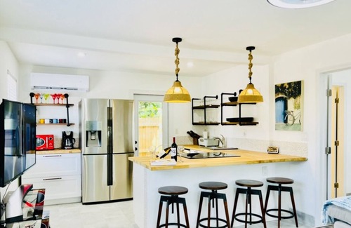 Croissant Park Cottage | 10% Gorgeous Cottage close to Downtown & Fort Lauderdale beach