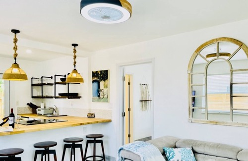 Croissant Park Cottage | 10% Gorgeous Cottage close to Downtown & Fort Lauderdale beach