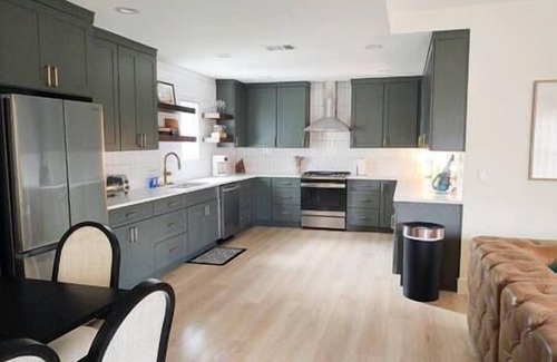 Terrell Heights House | 10 Guest-5 Beds-Pickleball-Basketball-Weber Grill