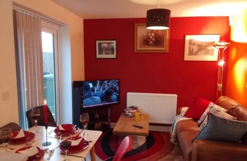 Walsall Apartment | 10 Guests - Garden - Quiet Retreat Cottage