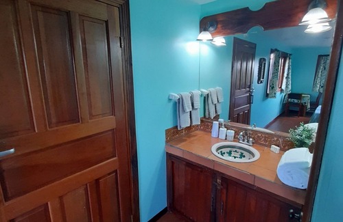 San Isidro Apartment | 10 km's From SJO Airport In the Cool Hills of the Central Valley!