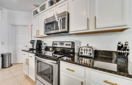 Bridgewater Crossing House | 10 Mi to Disney - Lake-View Haven w/Pool Access!