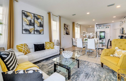 Bridgewater Crossing House | 10 Mi to Disney - Lake-View Haven w/Pool Access!