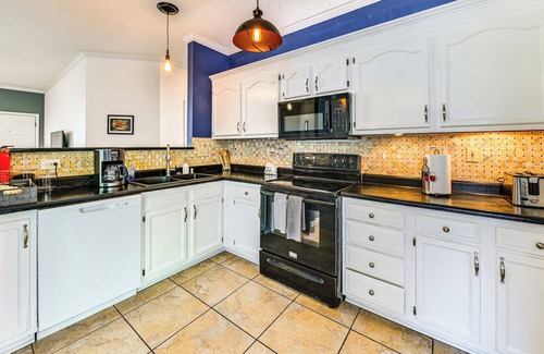 Lexington House | 10 Mi to Keeneland: Family Home w/Deck & Yard
