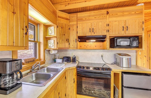 Tuskahoma Cottage | 10 Mi to Sardis Lake: Home w/Grill in Tuskahoma