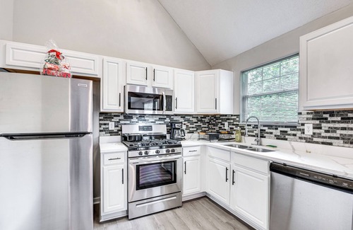 Lithonia House | 10 Mi to Stone Mtn Park: Spacious Home in Lithonia