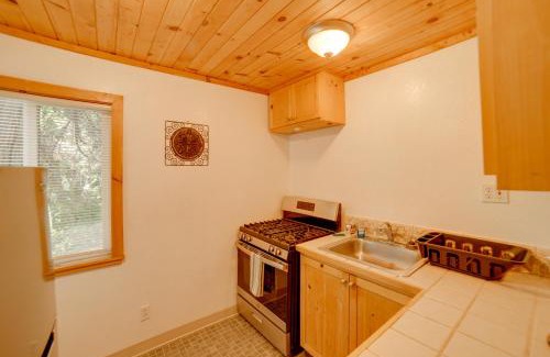 Cobb Apartment | 10 Mi to Twin Pine Casino Peaceful Cabin Getaway