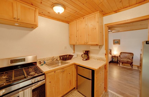 Cobb Apartment | 10 Mi to Twin Pine Casino: Peaceful Cabin Getaway