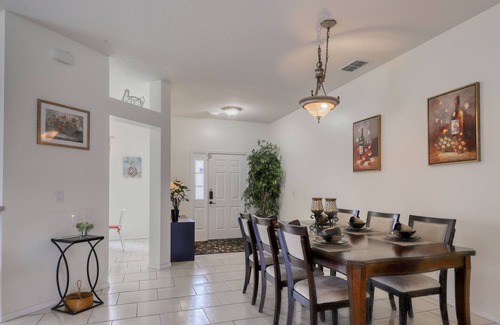 Esprit House | 10 Miles to Disney, Private Pool, Quiet Neighborhood - Snowbirds Welcome
