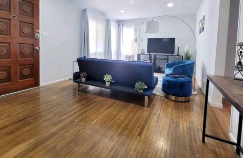 San Gabriel House | 10 miles to DTLA, steps away from SG Hilton