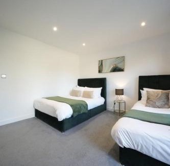 Ashford Apartment | 10 Min Drive to Airport - Free Parking - 15 min Bus ride - EV Charge available