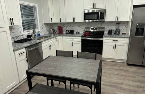 Cartersville House | 10 min. from Lake Point Sports. Charming 3-bedroom house in Cartersville.