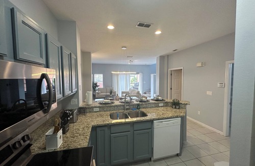 Sunset Lakes House | 10 min to Disney Vacation Home with private pool
