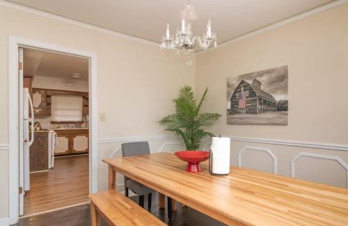 Columbus House | 10 Min to Downtown Close to Dining-Boxwood Beauty