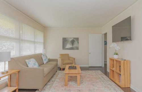 Columbus House | 10 Min to Downtown Close to Dining-Boxwood Beauty