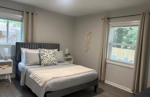 Southwest Raleigh House | 10 Min to Downtown - Smart Tvs - Fast Wi-Fi