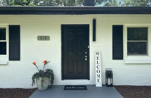 Southwest Raleigh House | 10 Min to Downtown - Smart Tvs - Fast Wi-Fi