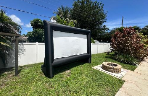 Pembroke Pines House | 10 Min To Hard Rock Stadium Pool, Game Room, Bbq