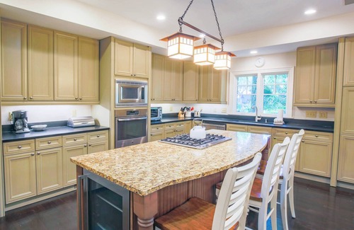 West Beach House | 10 Min Walk to Beach; Dog Friendly, One Level Home w Golf Course Views